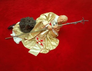 Un'opera di Maurizio Cattelan