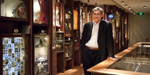 Orhan Pamuk nel Museo dell'Innocenza